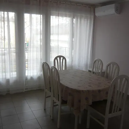 Luna Apartmanhaz Apartman *